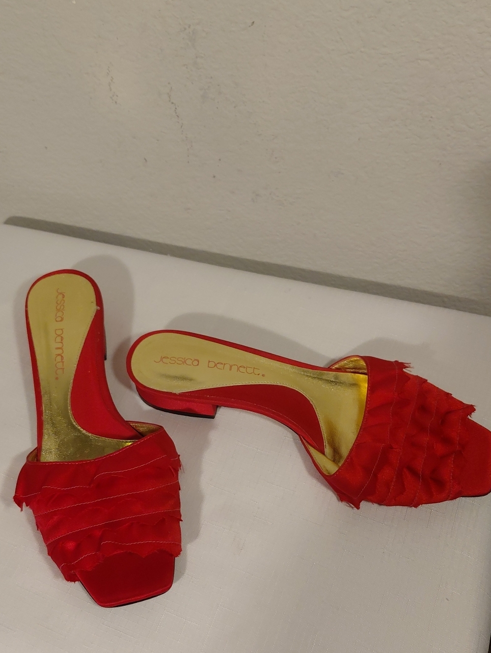 Jessica Bennett Red Ruffle Slides - Picture 2 of 4